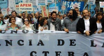 Un legislador que responde al Cuervo Larroque march� junto a Baradel