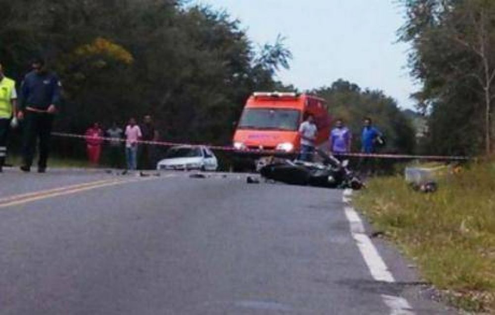 Muri� un motociclista al chocar contra un cami�n en la colectora de C�rdoba-Carlos Paz