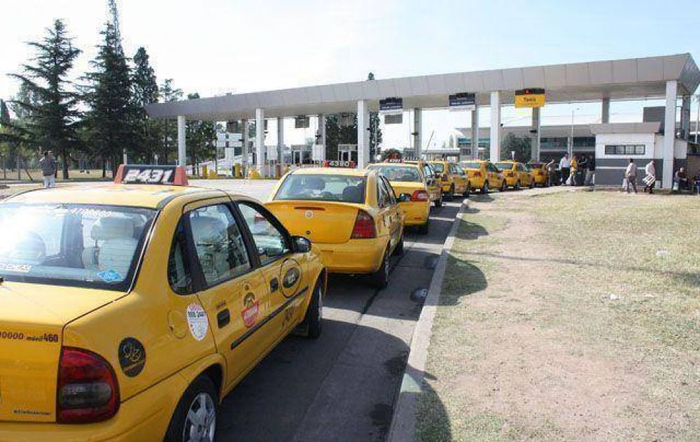 Confuso episodio de violencia con taxistas en el aeropuerto