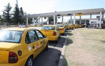 Confuso episodio de violencia con taxistas en el aeropuerto