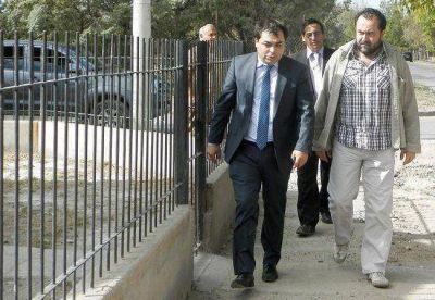 Cruce de flores entre Bravo y el ministro Ortiz