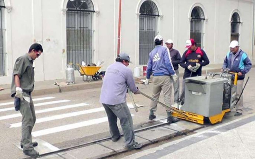 Refuerzan el pintado de las sendas peatonales
