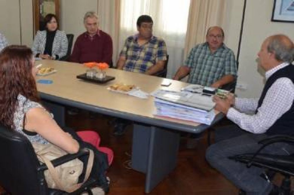 Di Pierro recibi� a jer�rquicos municipales