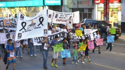M�s de un centenar de personas pidi� justicia por Alejandro Balle