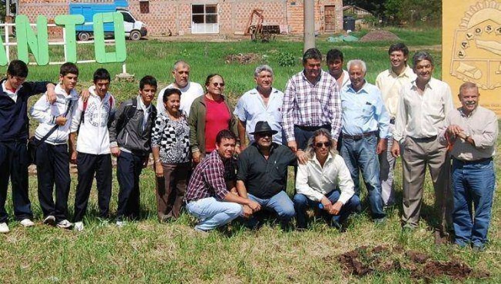Quintana encabez� jornada donde se implantaron centenares de especies nativas