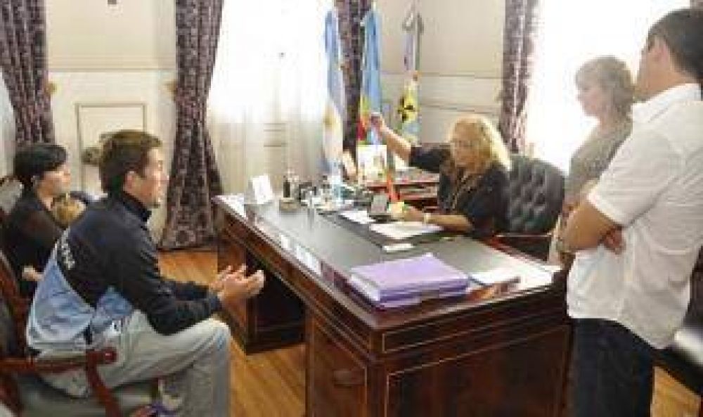 Campana: Giroldi recibi� al remero Rodrigo Murillo, medalla de oro en los Juegos Odesur