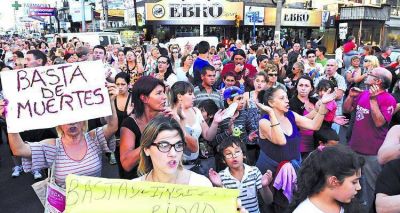 Marcha en Tres de Febrero por el crimen de la maestra