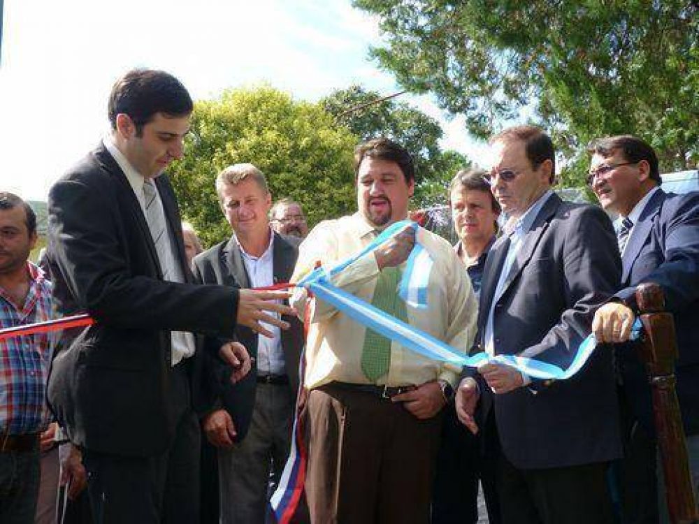 El Gobernador inaugur� diferentes obras en Alem y defendi� el avance de la obra p�blica 