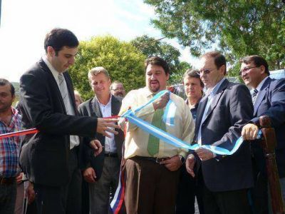 El Gobernador inaugur� diferentes obras en Alem y defendi� el avance de la obra p�blica 