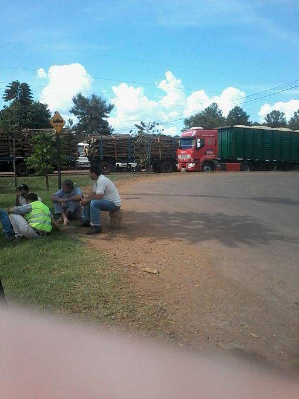 Ins�lito: camioneros de Alto Paran� deb�an ir al ba�o en los yuyos