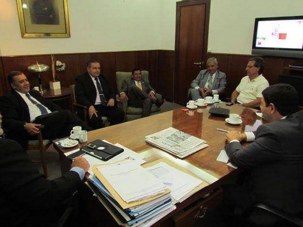 Luego de reunirse con el ministro, la "familia policial" endurece la protesta frente al Ministerio