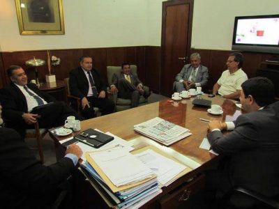 Luego de reunirse con el ministro, la "familia policial" endurece la protesta frente al Ministerio