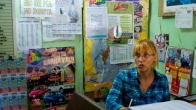 �Nos apunt� mientras una clienta gritaba horrorizada�