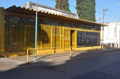 Asaltaron supermercado, amenazaron a cajera con un arma y se llevaron dinero