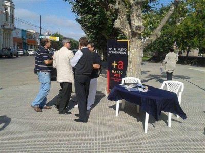 El Frente Renovador junta firmas para que no se presente