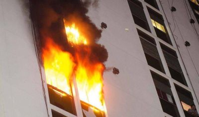 Se prendi� fuego un departamento en el centro; hay una mujer grave