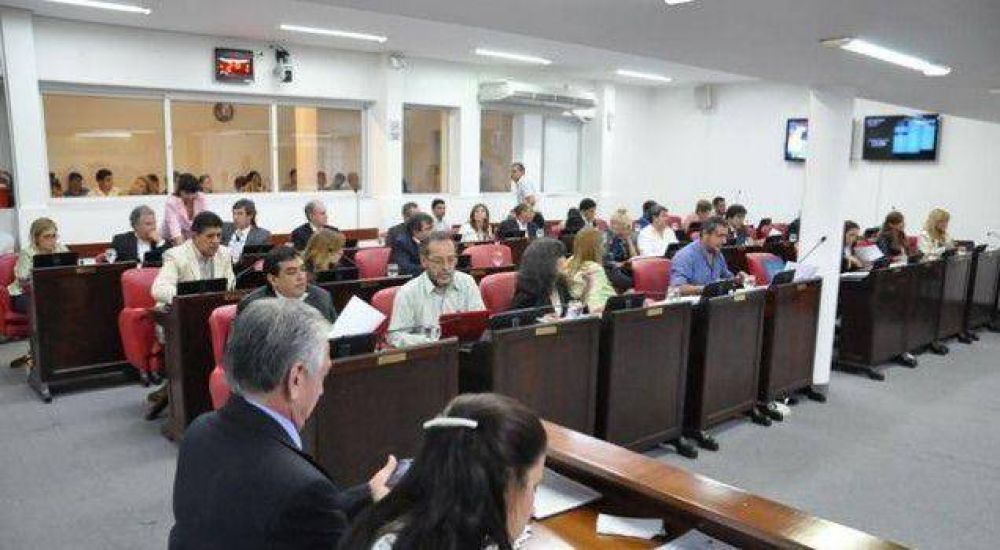 Piden informe sobre el pase a planta de funcionarios