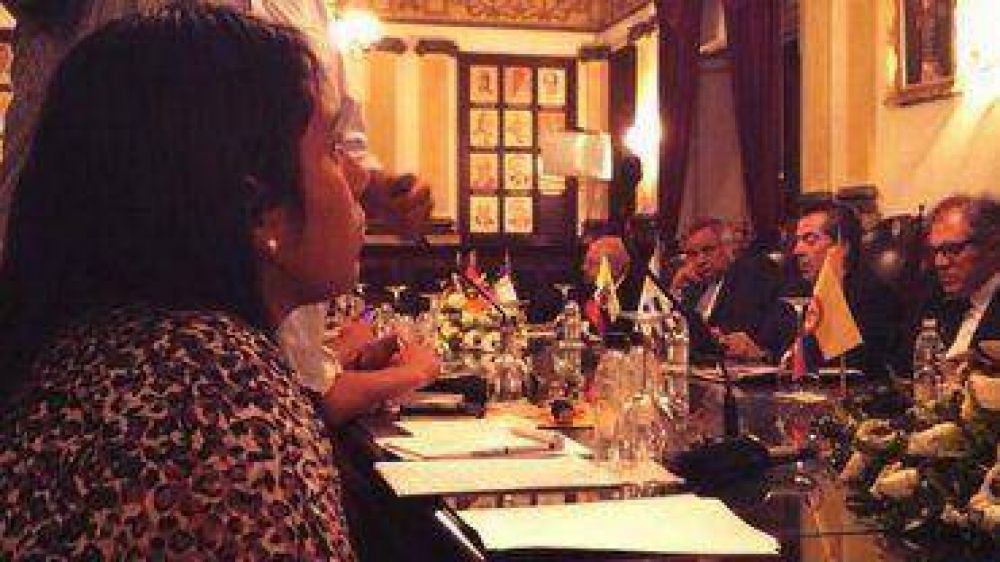 Los cancilleres de la Unasur se reunieron con empresarios y estudiantes de Venezuela