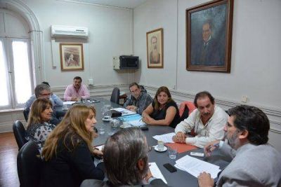 Proyecto de la UCR impulsa la instalaci�n de farmacias en localidades peque�as