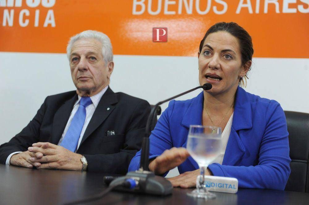 De Lucia pidi� perd�n por no hablar y les rog� a los docentes que vuelvan a clase