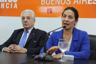 De Lucia pidi� perd�n por no hablar y les rog� a los docentes que vuelvan a clase