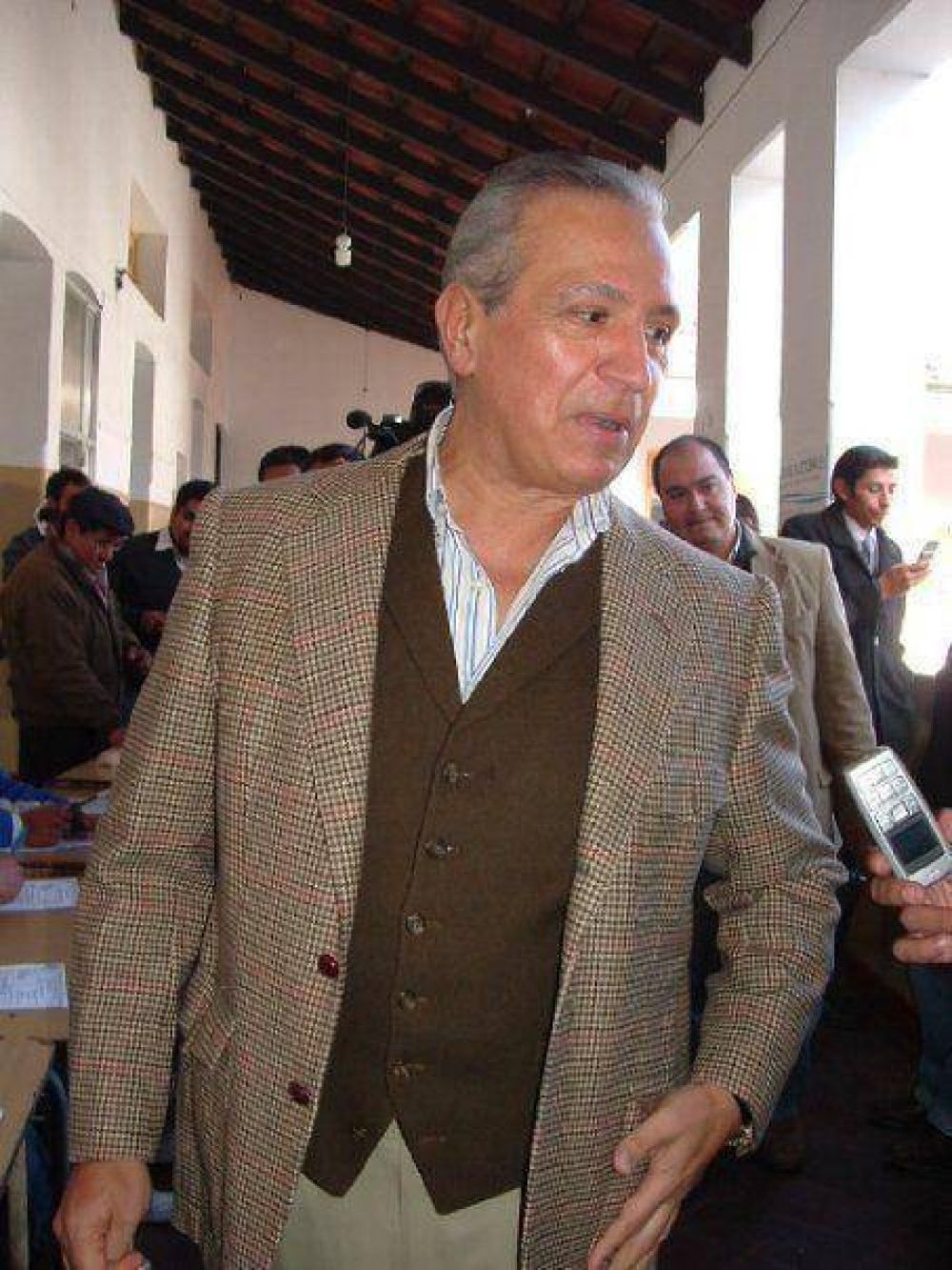 ROMERO CUESTION� LAS DEMORAS EN LA AUTOPISTA OR�N-PICHANAL