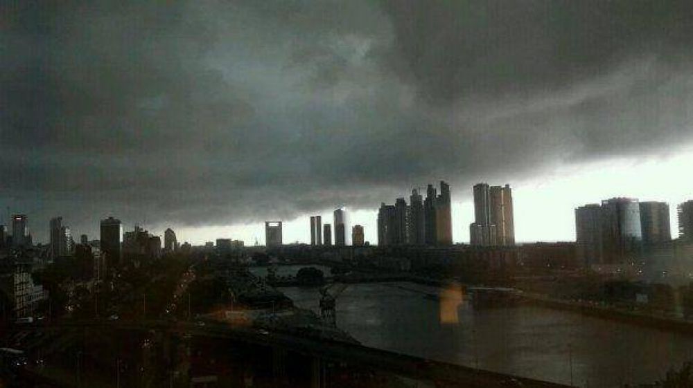 Lanzan alerta meteorol�gico por tormentas en la Ciudad y alrededores