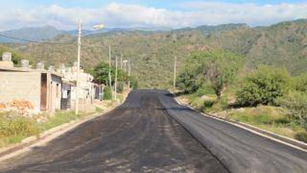 Pavimentaci�n completa en el barrio Centenario