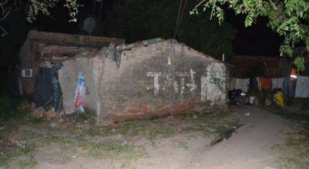 Padre e hijo mantuvieron cautivo a un joven dentro de su vivienda