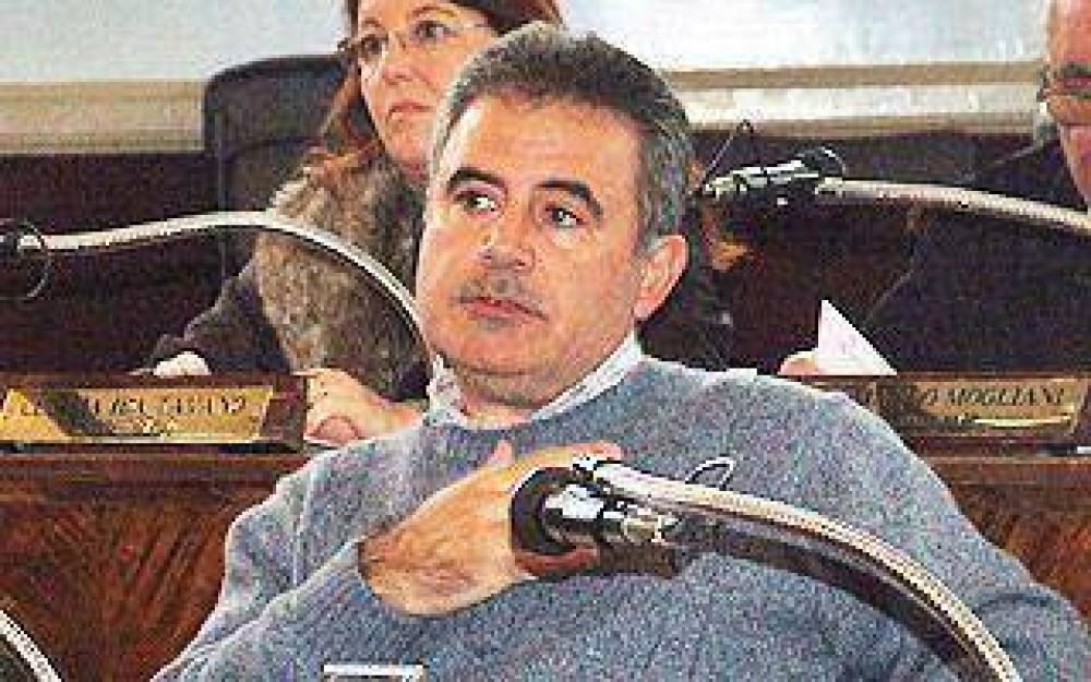 Oyhambur� consider� �pobre� vincular a Massa con el paro del 10 de abril