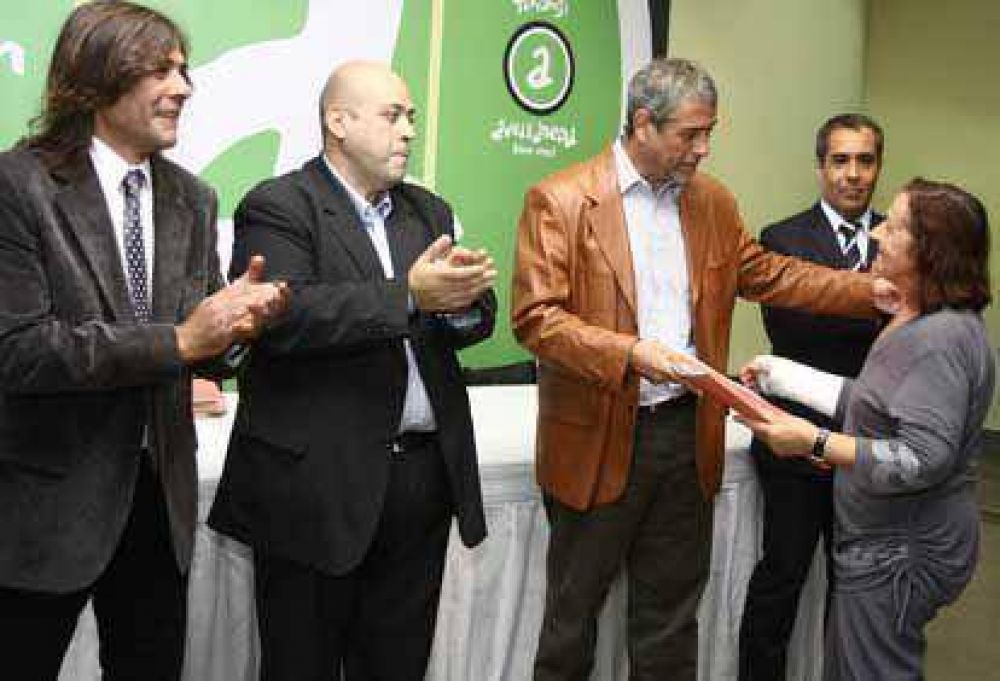 El Intendente entreg� Actas de Bien de Familia a vecinos de Avellaneda