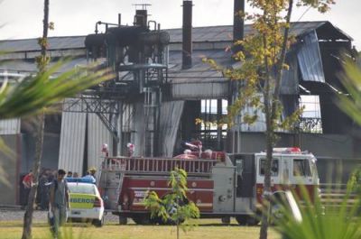 Muri� un trabajador al explotar la caldera de una refiner�a en Comirsa