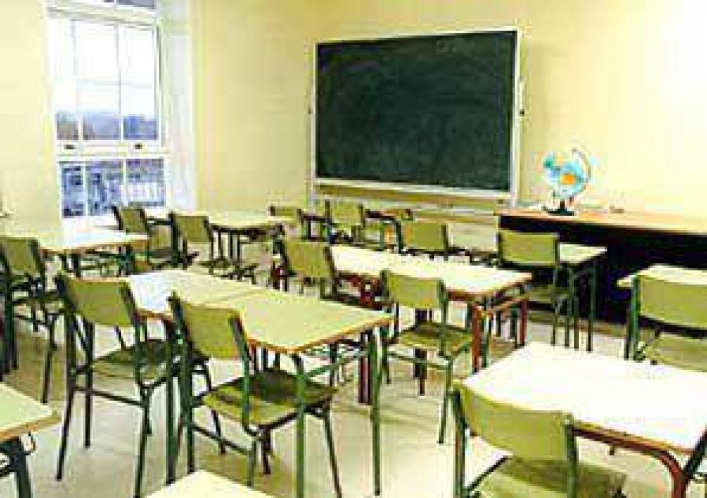 �Los docentes contin�an con la medida de fuerza"