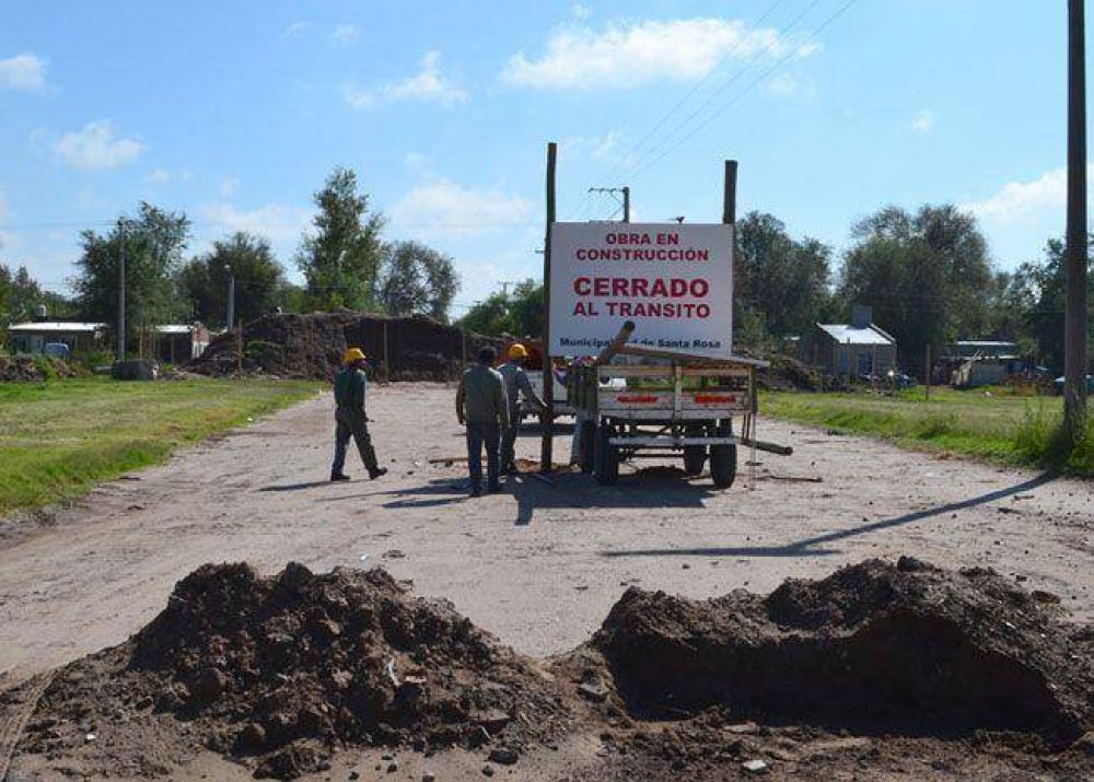 Ensanchan el canal de desag�e de Duval y Stieben