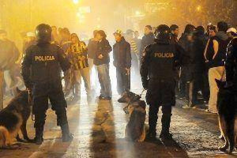 Dura batalla campal entre delincuentes y polic�as en el sur