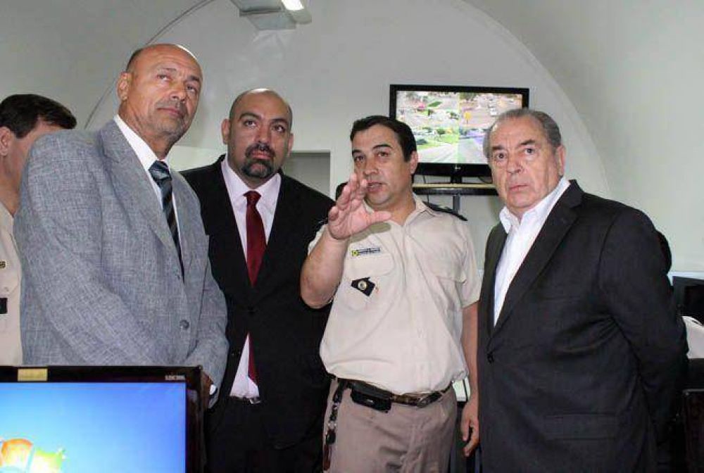 El gobernador Jorge inaugur� las c�maras de videovigilancia en General Pico