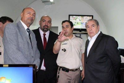 El gobernador Jorge inaugur� las c�maras de videovigilancia en General Pico