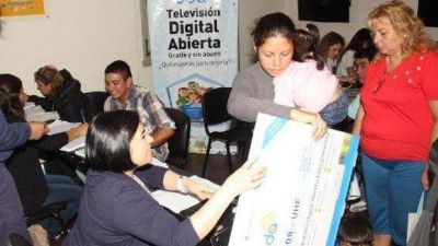 Entregaron a 620 familias equipos de Televisi�n Digital abierta