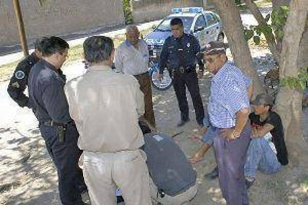Detenidos mientras vend�an droga, cerca de una escuela primaria