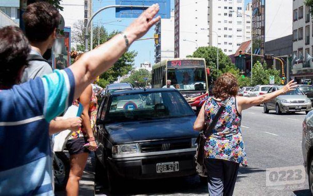 Colectiveros paran en Mar del Plata hasta las 6