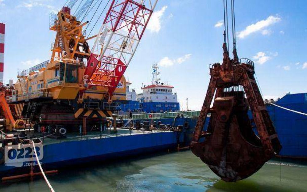 La draga intensifica los trabajos en el Puerto y se limitan ingresos y egresos