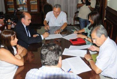El ministro de Econom�a esclareci� la situaci�n de los sueldos docentes