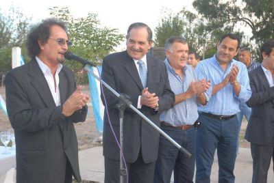 Alperovich recorri� obras del Plan M�s Cerca en Los Ralo