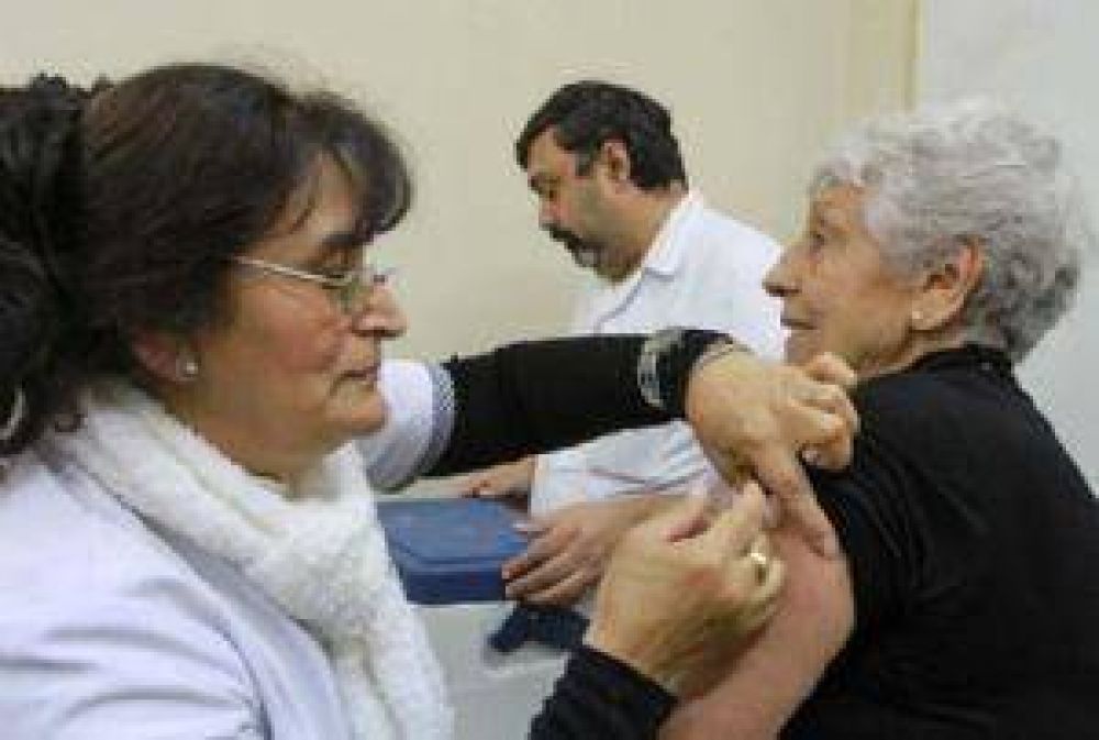 Llaman a personas en grupos de riesgo a vacunarse contra la gripe