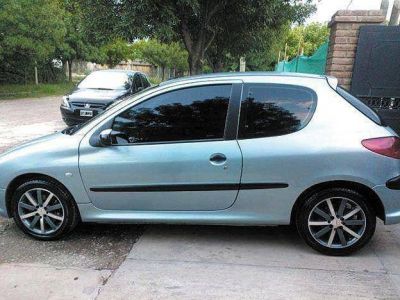 Autos y ruedas, un bot�n que seduce cada vez m�s a los "amigos de lo ajeno" en Mendoza