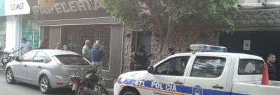Octogenario cay� desde la terraza de su casa y muri�