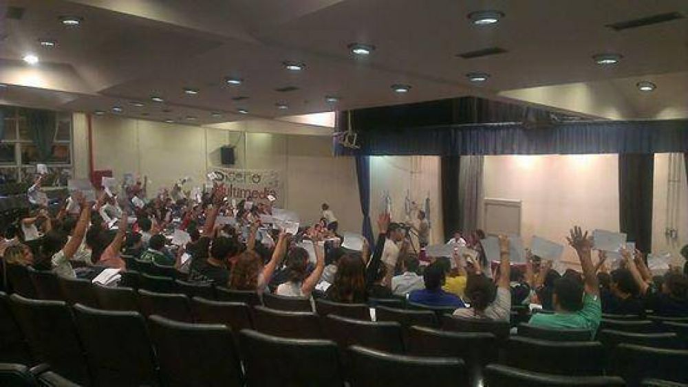 El rector tendr� un mandato de tres a�os y ser� elegido por voto ponderado