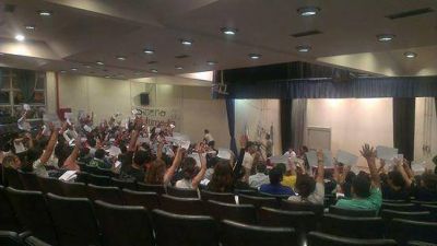El rector tendr� un mandato de tres a�os y ser� elegido por voto ponderado