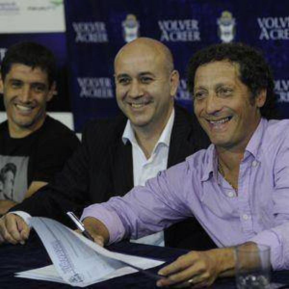 Troglio firm� nom�s por un a�o y en el Bosque redoblan su esperanza