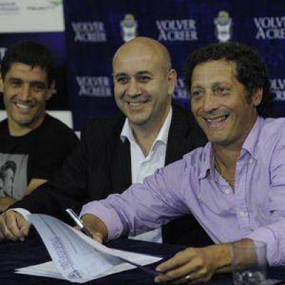 Troglio firm� nom�s por un a�o y en el Bosque redoblan su esperanza